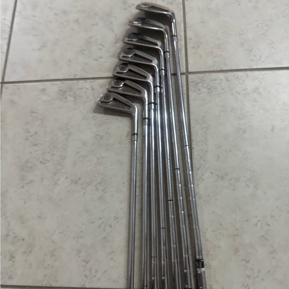 Wilson 1200 LT itons 3/9 in right handed 
Steel shafts 
Used conditions - Picture 7 of 12